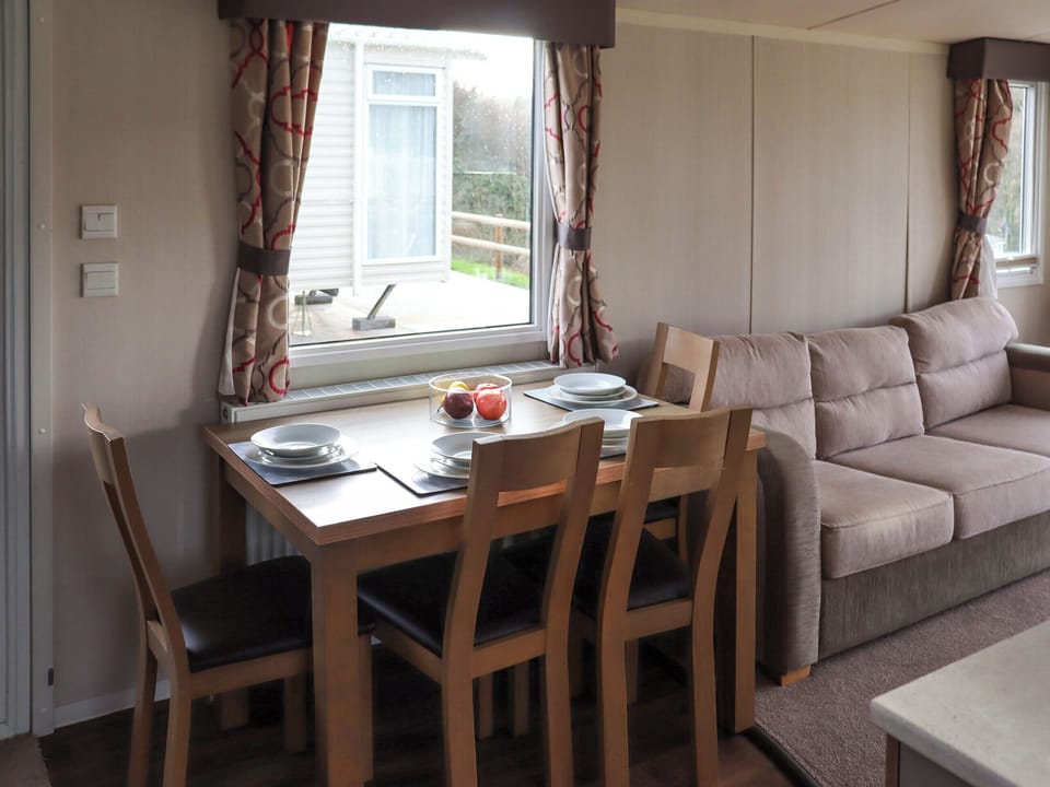 Dining Area | Birch 4 - Pendine Bay, Pendine