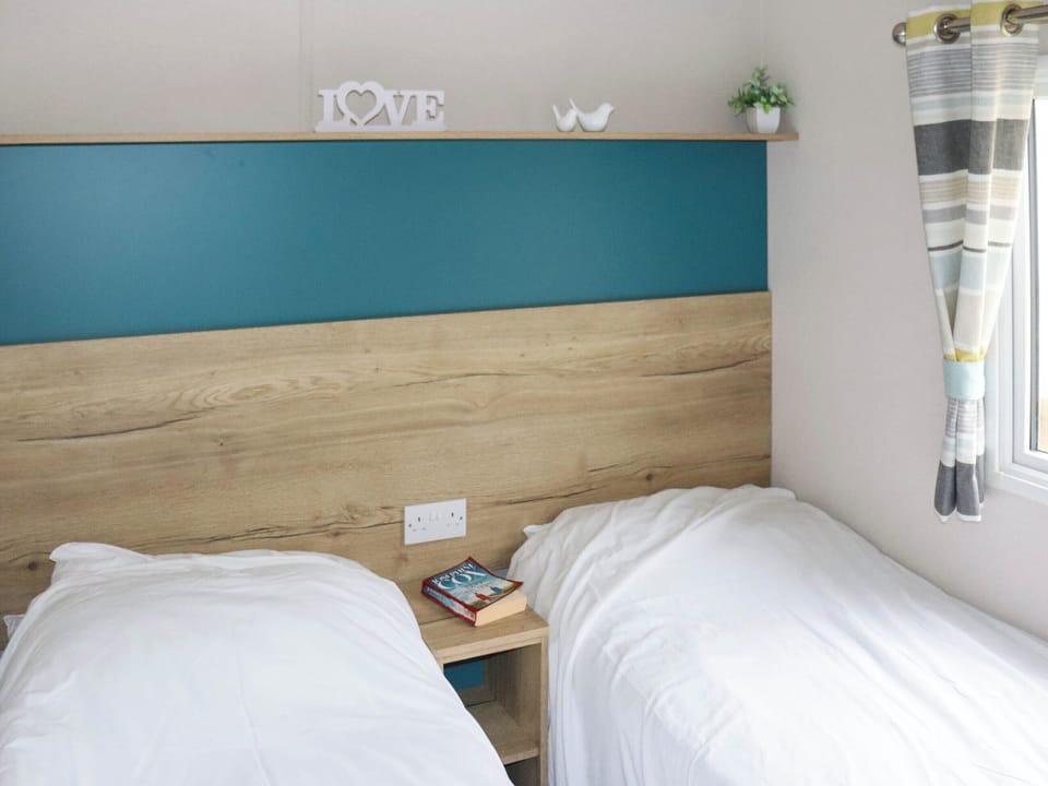 Twin bedroom | Birch 3 - Pendine Bay, Pendine