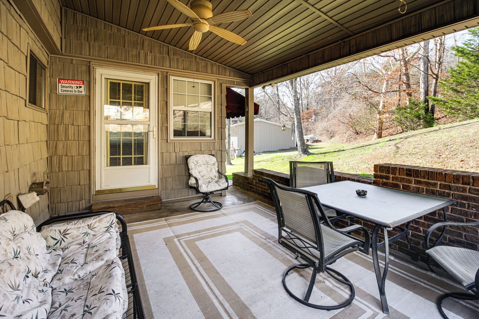 Covered Patio | Dining Area