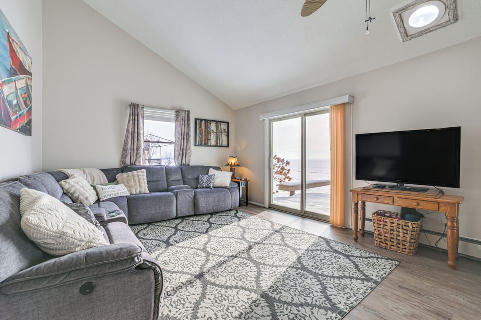 Houghton Lake Vacation Rental | 4BR | 3BA | 2,096 Sq Ft | 2 Steps Required