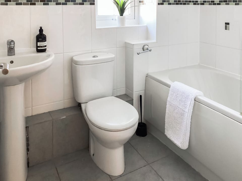 Bathroom | Seascape, Garlieston