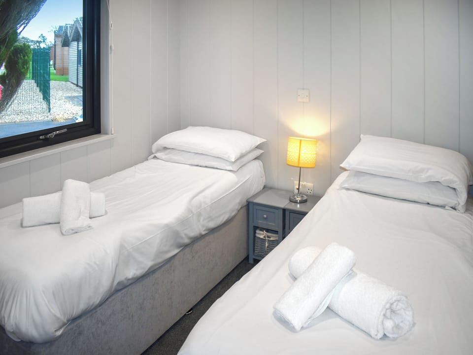 Twin bedroom | Lodge 1 - Pinewood Retreats, Lyme Regis