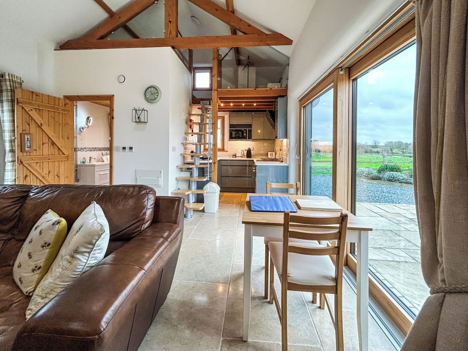 Open plan living space | Pitchers Barn - Sulby Reservoir Retreats, Welford