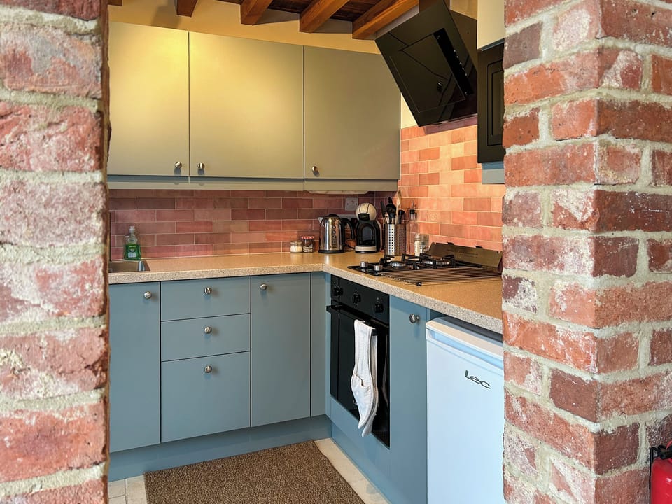 Kitchen | Tansers Barn - Sulby Reservoir Retreats, Welford