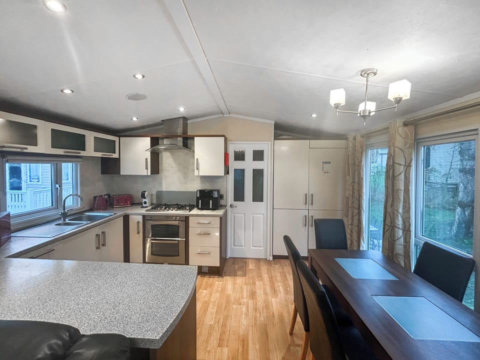 Kitchen/diner | Hopton Holiday Relaxing Retreat, Hopton