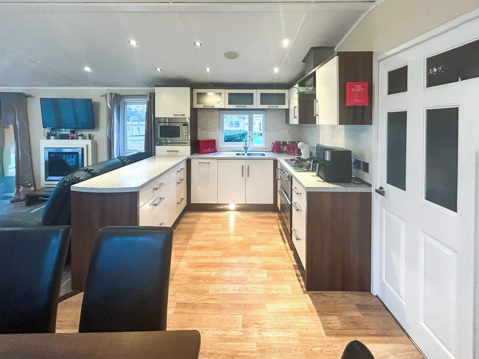 Kitchen | Hopton Holiday Relaxing Retreat, Hopton