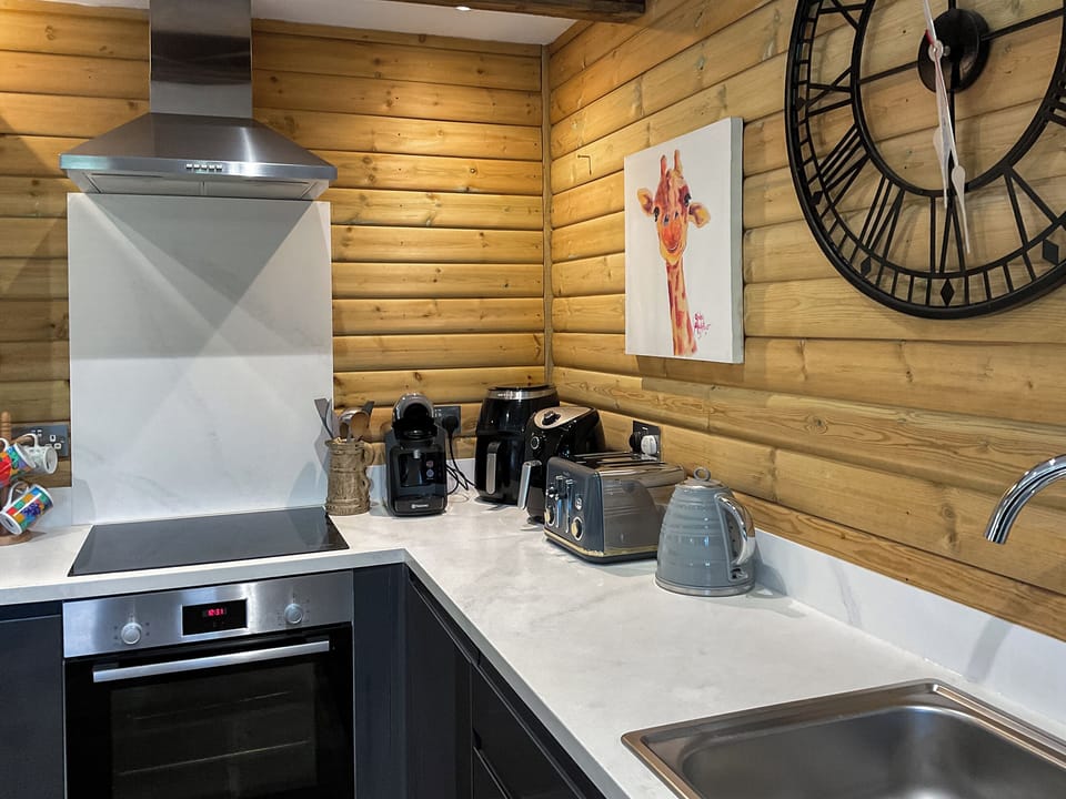 Kitchen area | Eagle Lodge - Llwynhelig Holidays, Llwynhelig