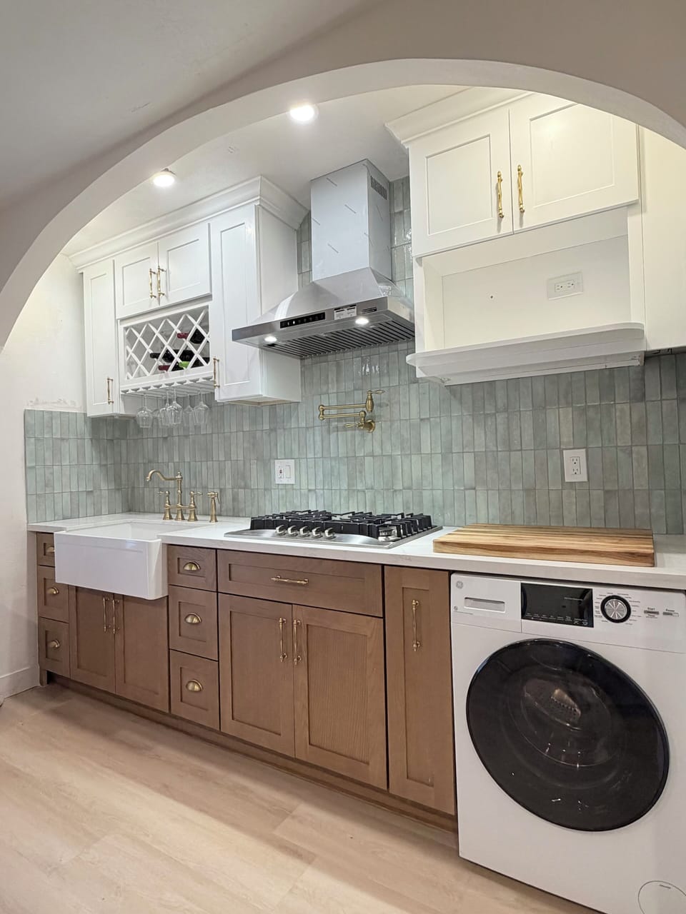 Full kitchen
