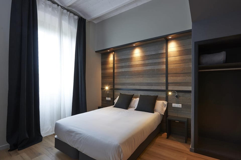 Premium bedding, in-room safe, desk, blackout drapes
