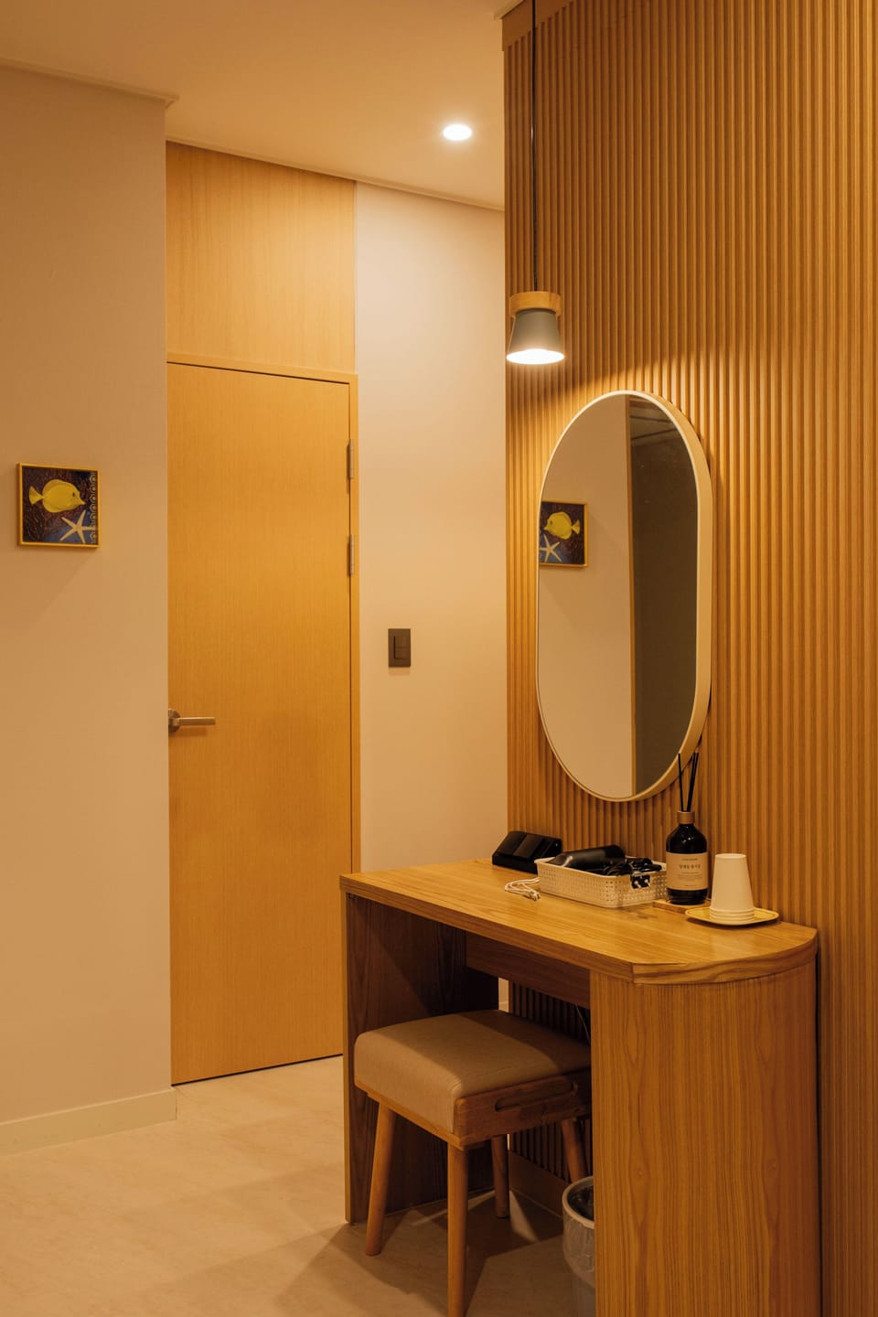 Suite | Desk, free WiFi