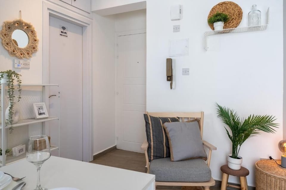 Studio, 1 Double Bed, Kitchenette, City View | Interior
