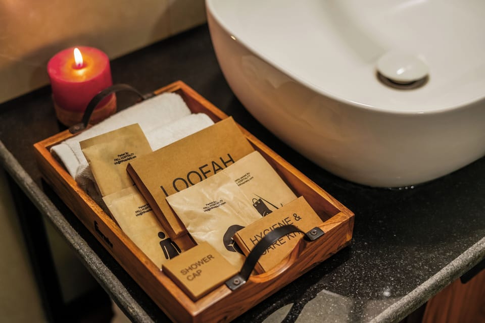 Deluxe Double Room | Bathroom amenities | Free toiletries, towels, soap, shampoo