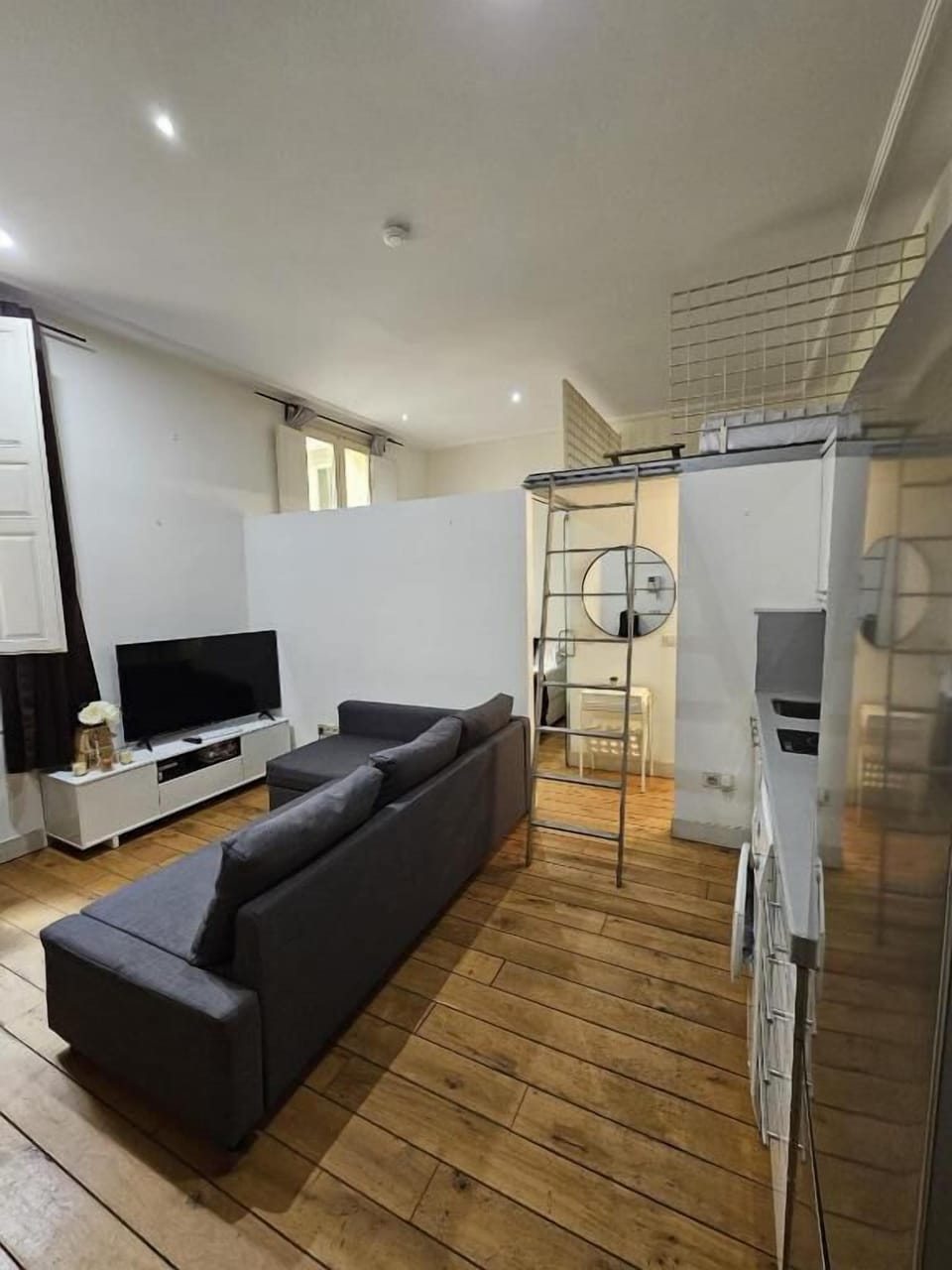 Executive Triple Room, Courtyard View | Living area | TV