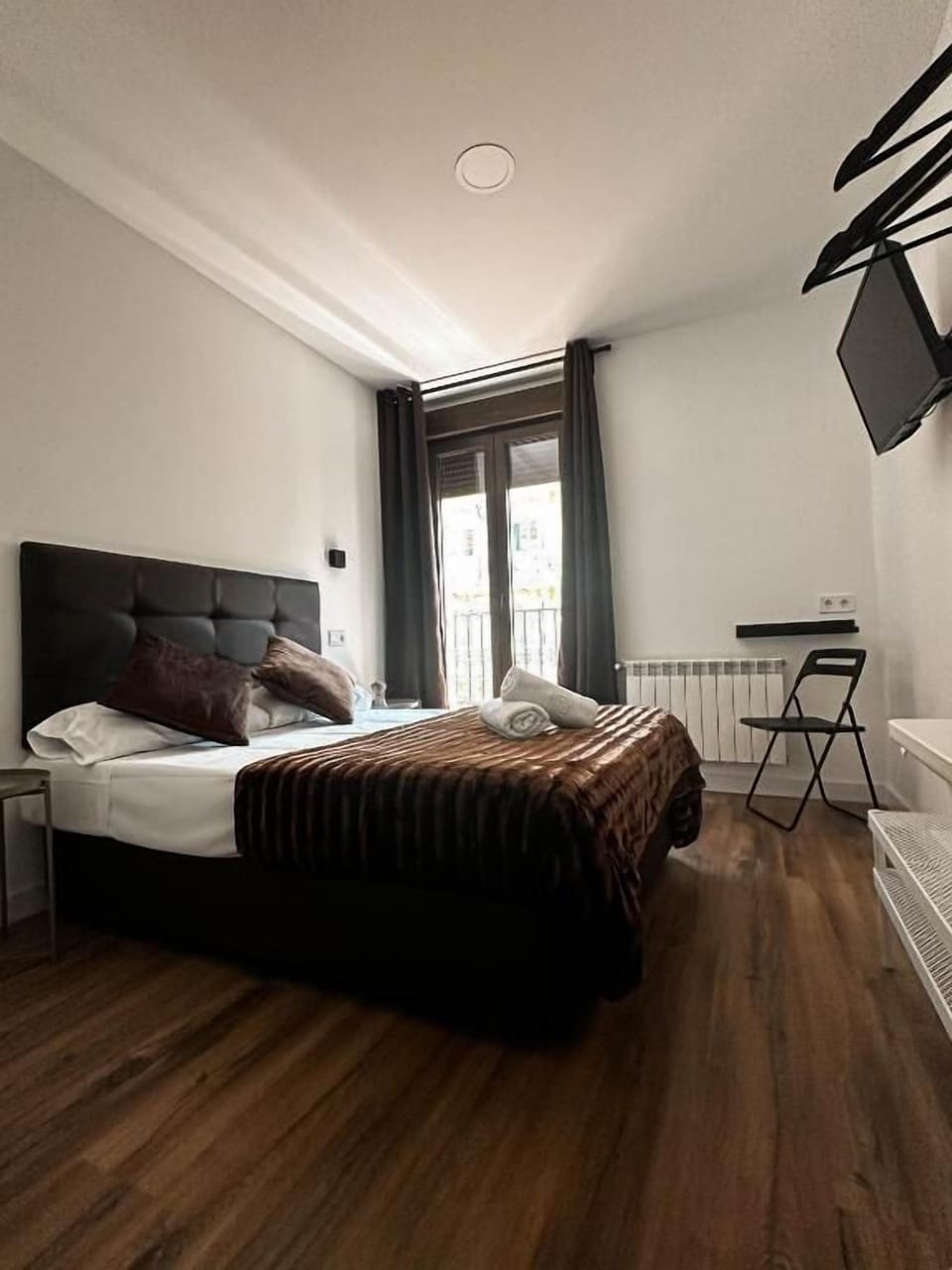 Deluxe Double Room, Balcony, City View | Soundproofing, free WiFi, wheelchair access
