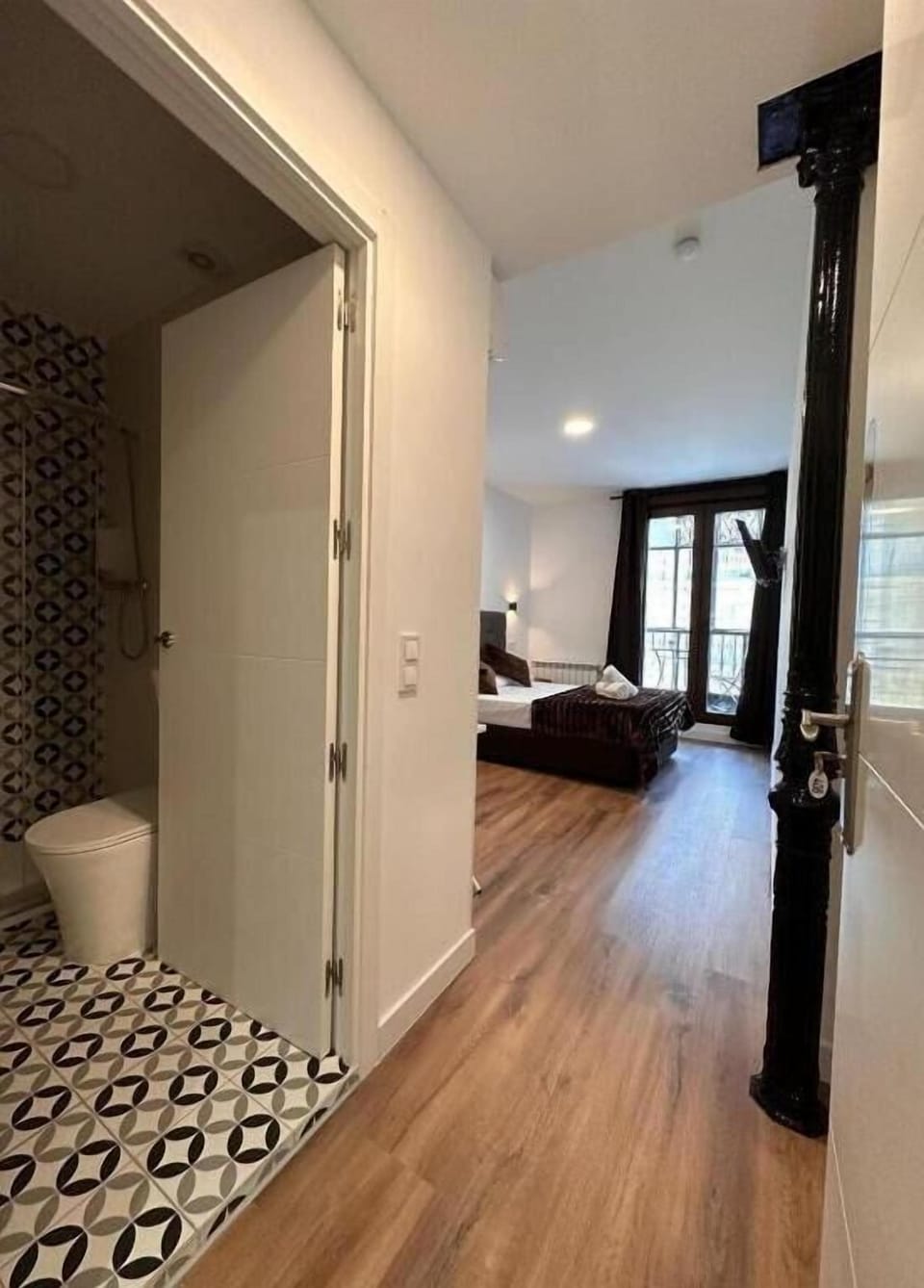 Deluxe Double Room, Balcony, City View | Interior