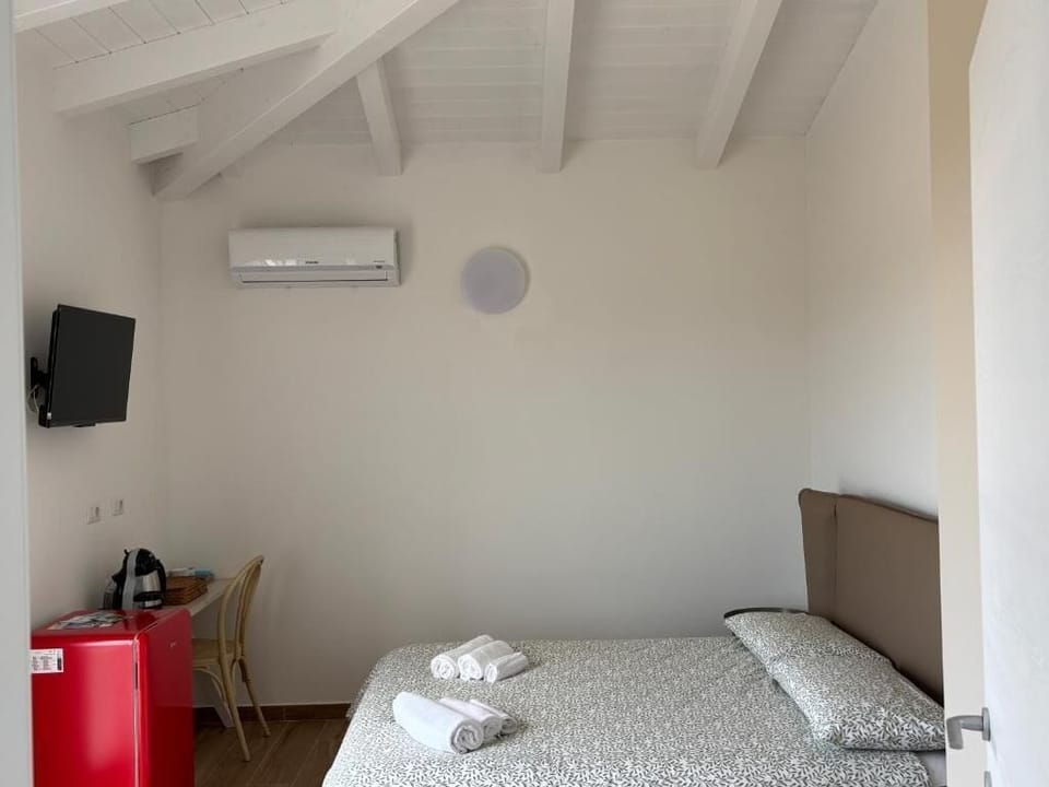 Double Room, Balcony, City View | Desk, blackout drapes, free WiFi