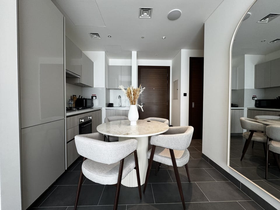 Deluxe Apartment, Balcony, Courtyard View | Dining