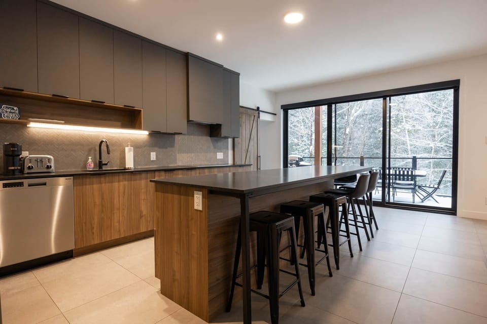View of the full kitchen and the ktchen island