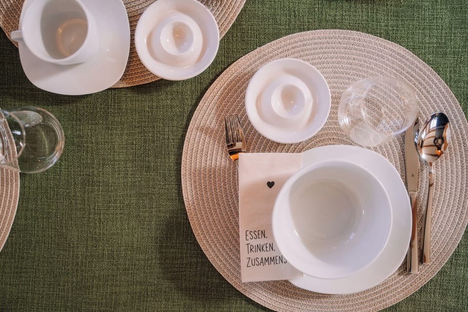 Comfort House, Multiple Bedrooms, Mountain View, Garden Area | In-room dining