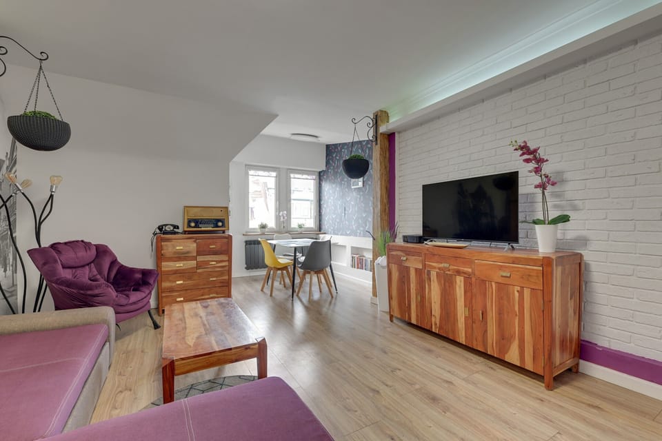 Comfort Apartment | Living area | Flat-screen TV