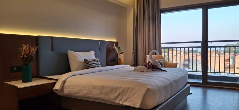 Premium bedding, minibar, desk, laptop workspace