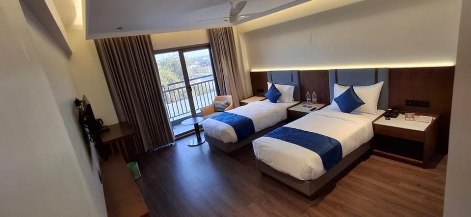 Standard Room, Balcony | Premium bedding, minibar, desk, laptop workspace