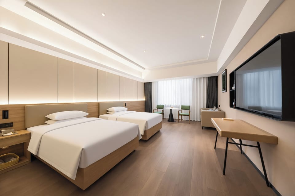 Premium bedding, minibar, desk, blackout drapes
