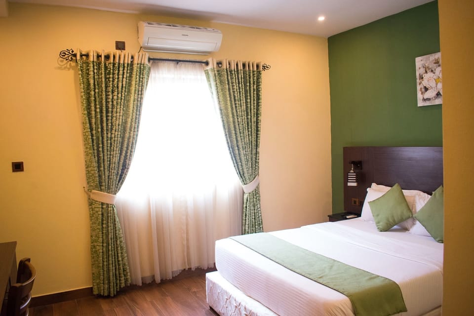 Desk, laptop workspace, WiFi (free), bed sheets