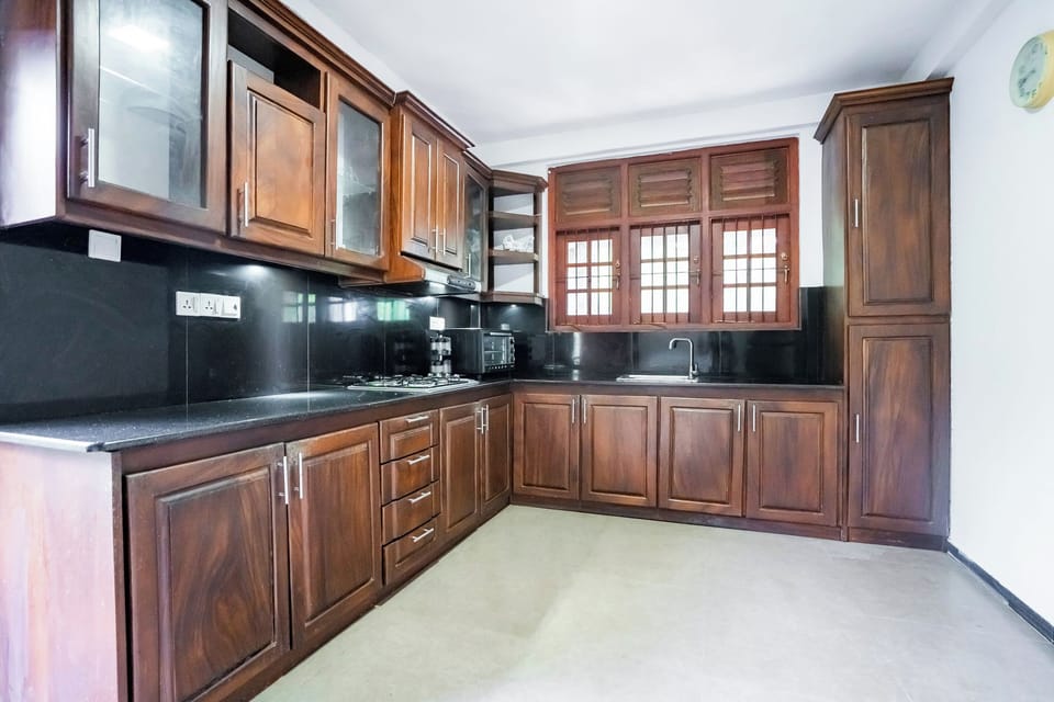 Deluxe Villa, 4 Bedrooms | Shared kitchen | Fridge, oven, stovetop