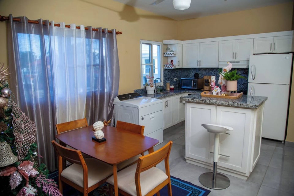 Apartment, 2 Bedrooms, Balcony, Pool View | Interior