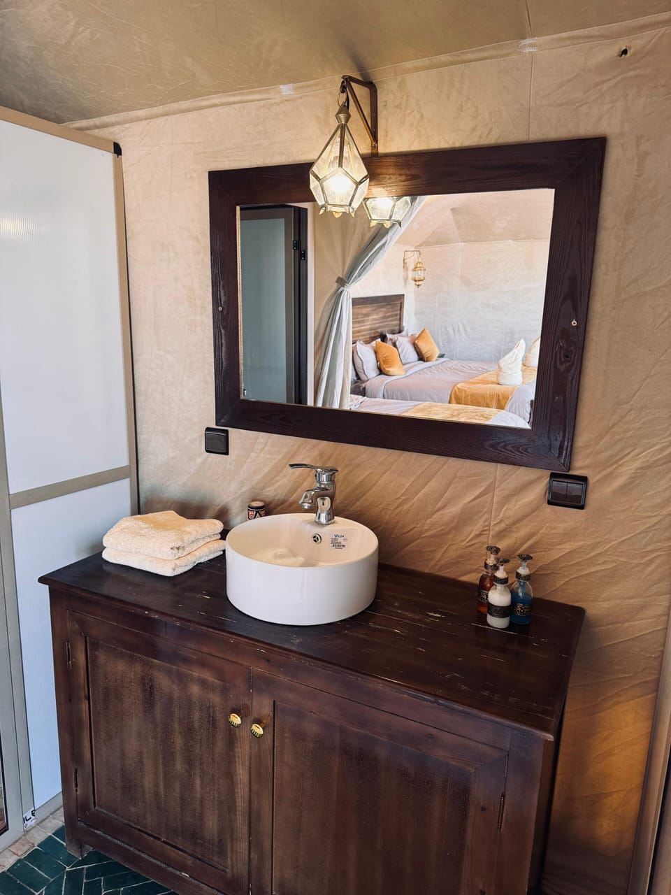 Shower, free toiletries, bathrobes, bidet