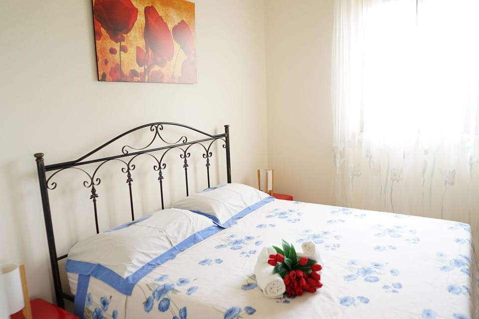 Bedroom, Room Detail