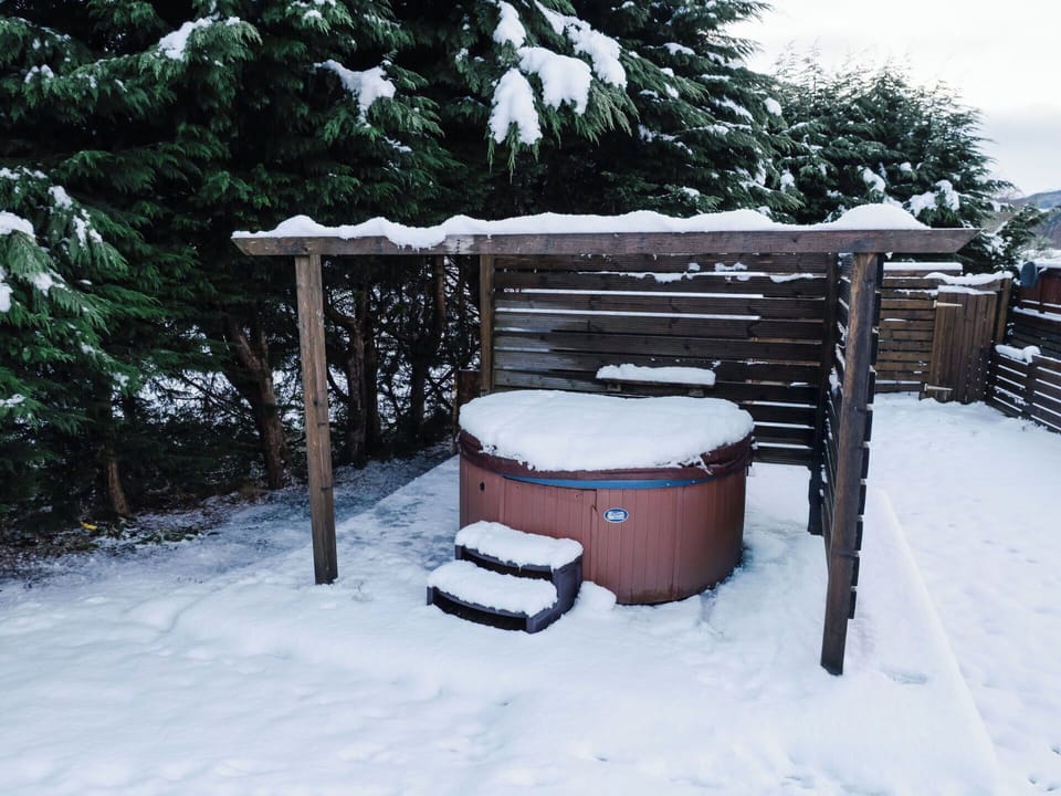 Wood, Snow, Winter, Freezing, Log Cabin, Bathtub, Ice, Outdoor Structure