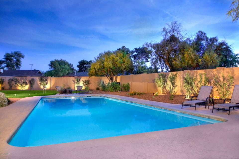 Deep Diving Pool