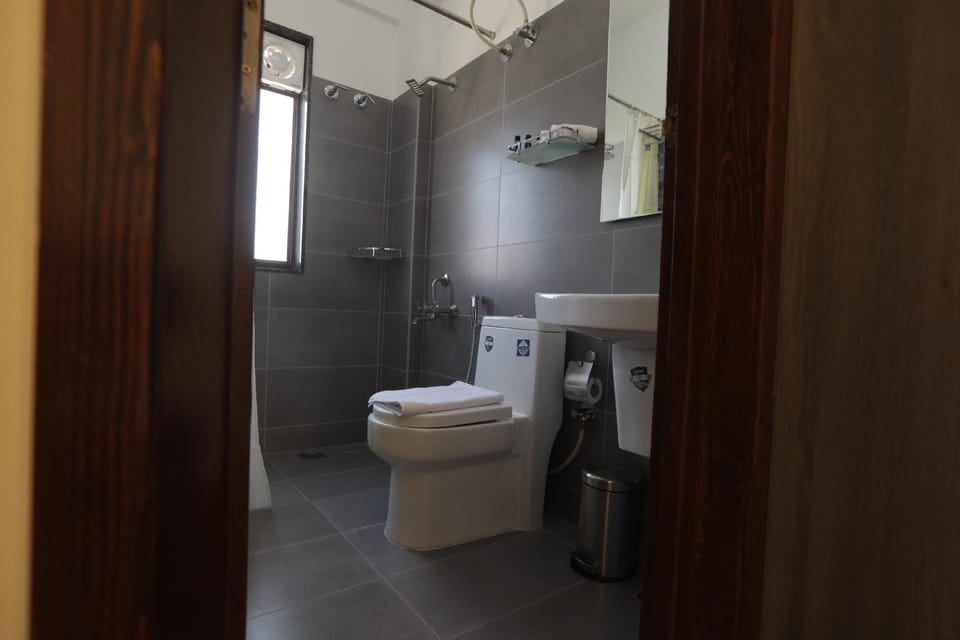 Comfort Studio, Kitchenette | Bathroom | Shower, slippers, towels