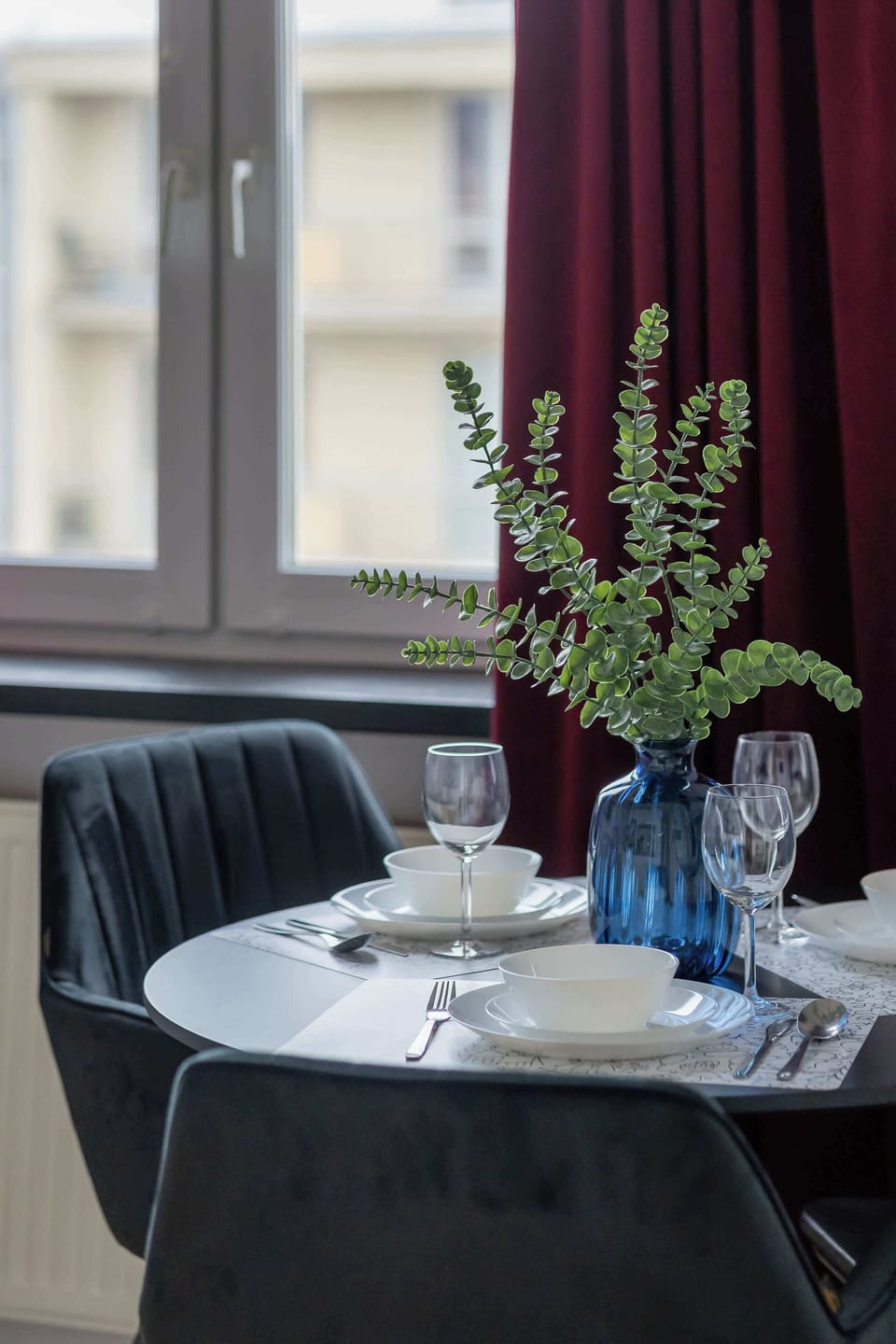 The living area's modern furnishings create a welcoming atmosphere. 