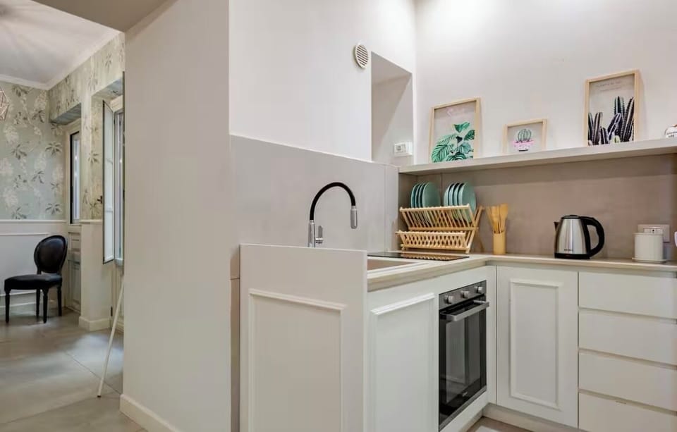 Deluxe Apartment, Courtyard View | Private kitchen | Espresso maker, coffee/tea maker, electric kettle, toaster
