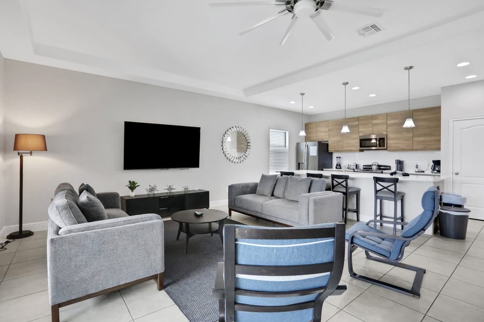 House, 4 Bedrooms | Living area