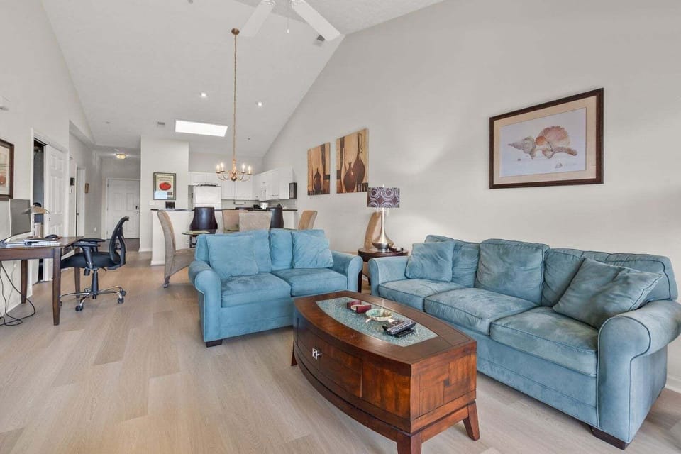 Condo, 3 Bedrooms | Living area