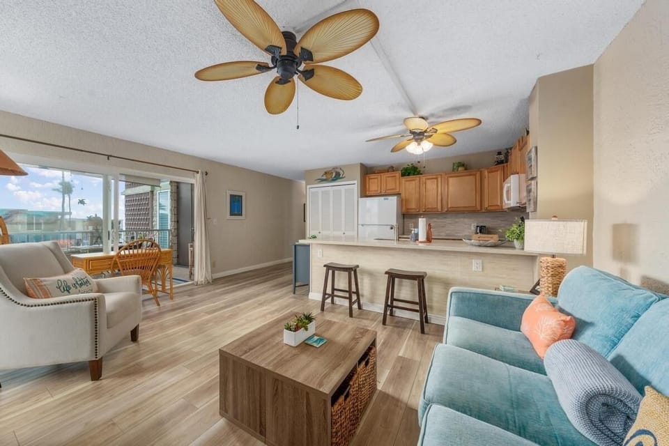 Condo, 1 Bedroom | Living area | Smart TV