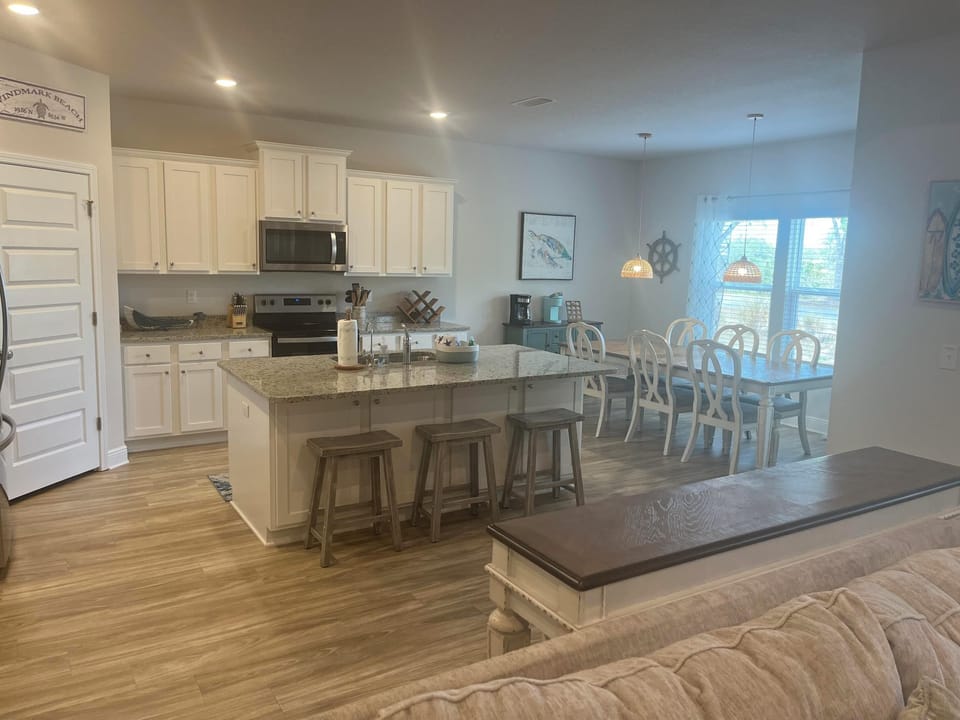 House, 4 Bedrooms, Resort View | Private kitchen | Full-size fridge, microwave, oven, stovetop