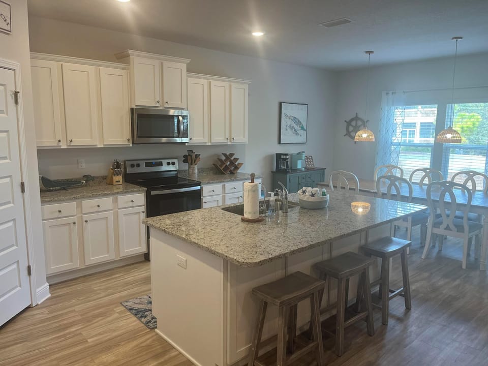 House, 4 Bedrooms, Resort View | Private kitchen | Full-size fridge, microwave, oven, stovetop