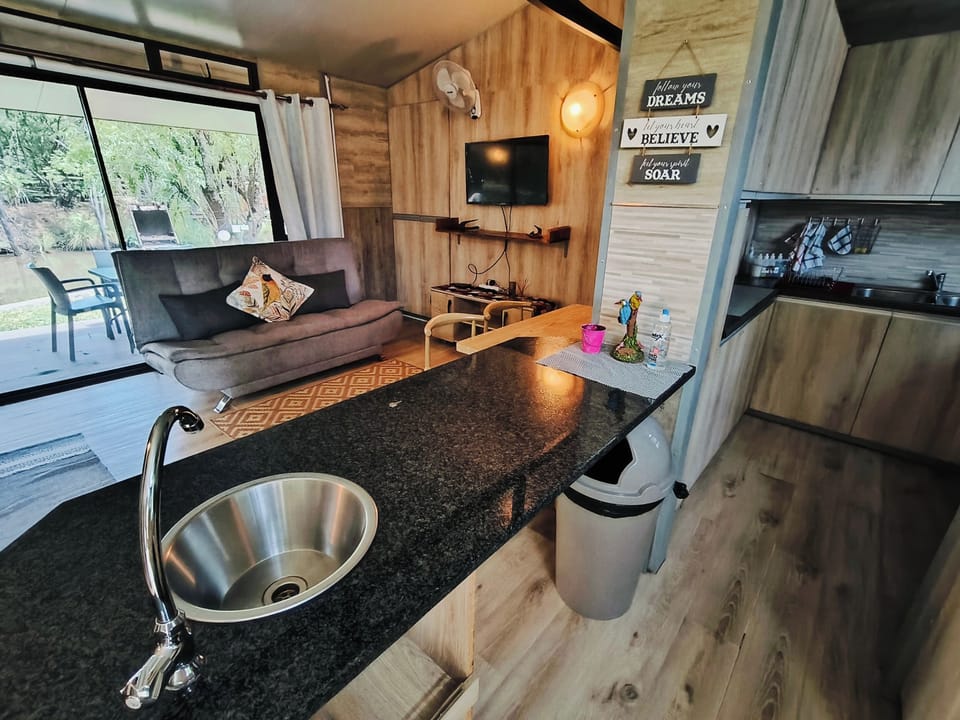 Classic Suite, Lake View | Living area