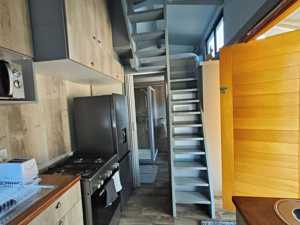 Deluxe Double Room | Private kitchen | Full-size fridge, microwave, oven, stovetop