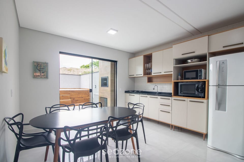 Basic Apartment | Dining