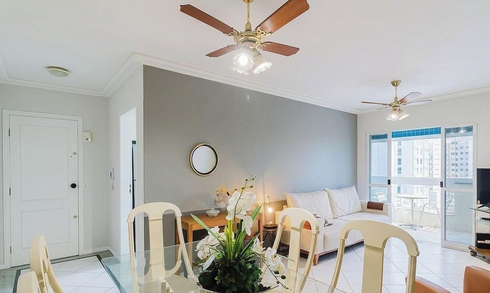Basic Apartment | Living area