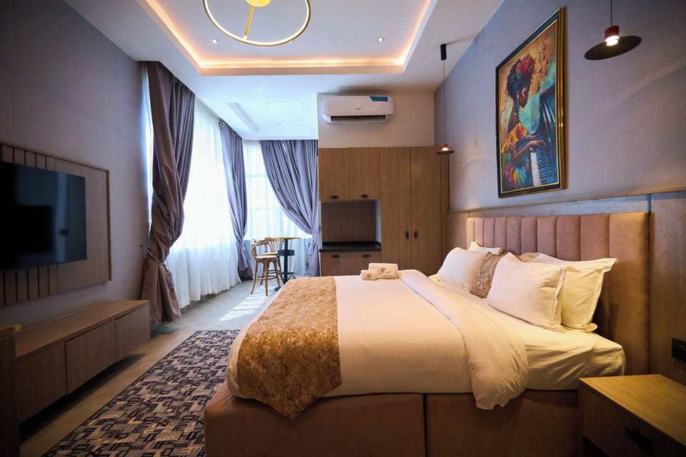 Business Room | In-room safe, desk, laptop workspace, free WiFi