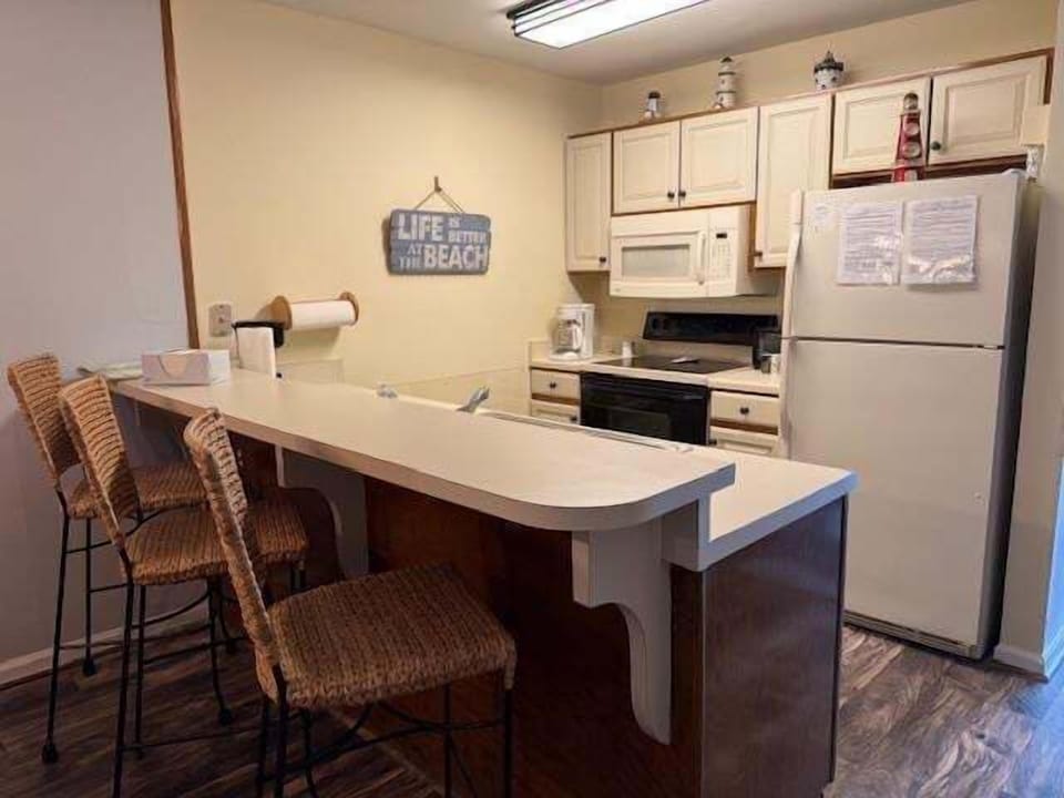 Full kitchen