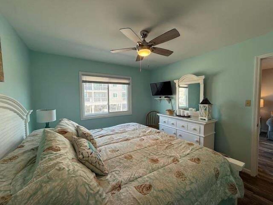 Bedroom 3 with TV