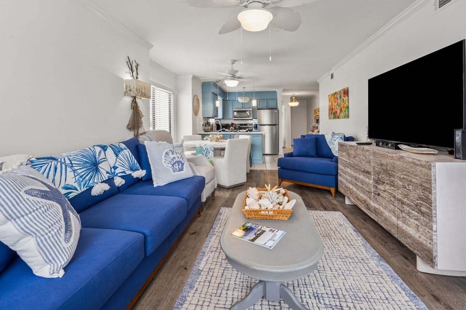 Home Decor, Couch, Furniture, Table, Architecture